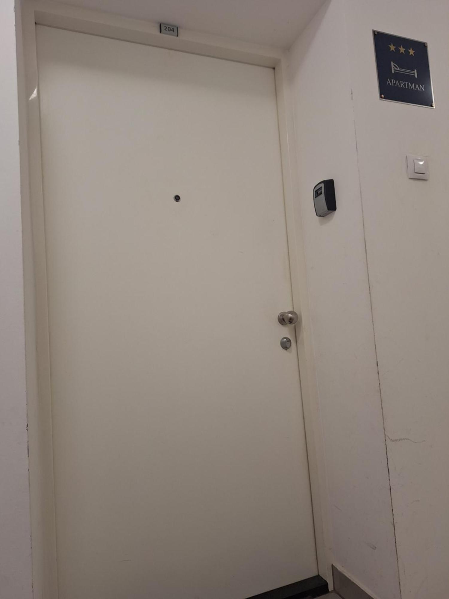 Apartman Lory, Zagreb, Downtown, With Own Parking In The Garage 外观 照片