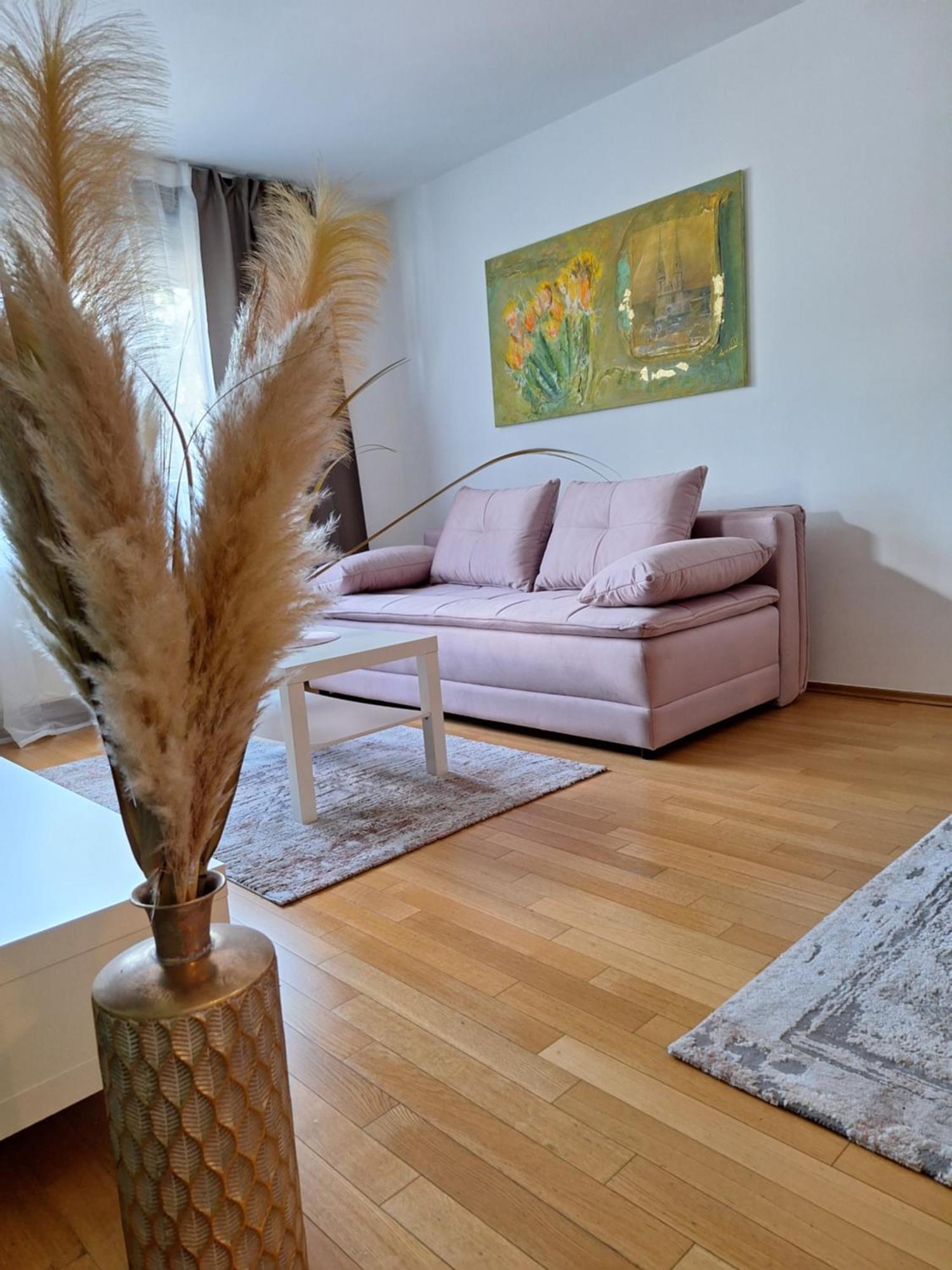 Apartman Lory, Zagreb, Downtown, With Own Parking In The Garage 外观 照片